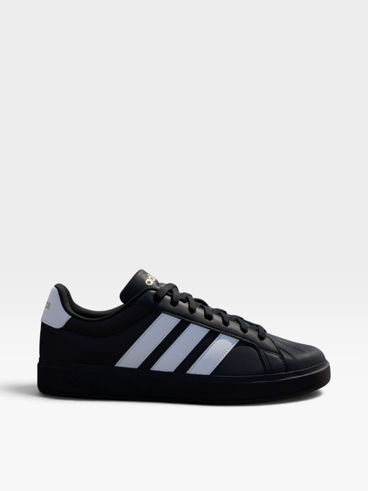 Tenis Adidas StreetTalk negros con franjas blancas, estilo urbano de Oklahoma, suela de caucho y diseño contemporáneo.
