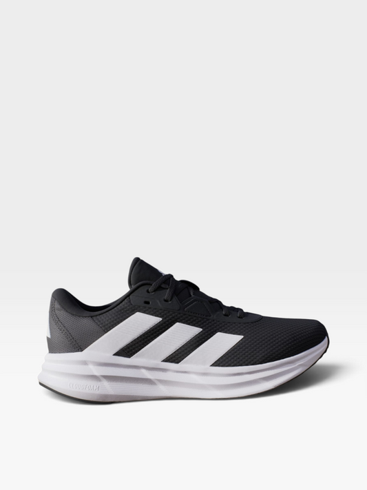Tenis de running oklahoma Adidas Galaxy 7 negros con franjas blancas y suela con amortiguación Cloudfoam