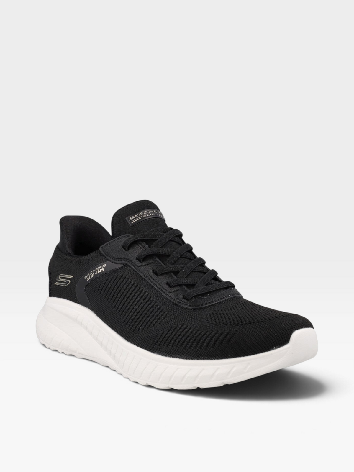 Tenis Skechers para mujer en tejido knit negro con suela blanca, disponibles en oklahoma