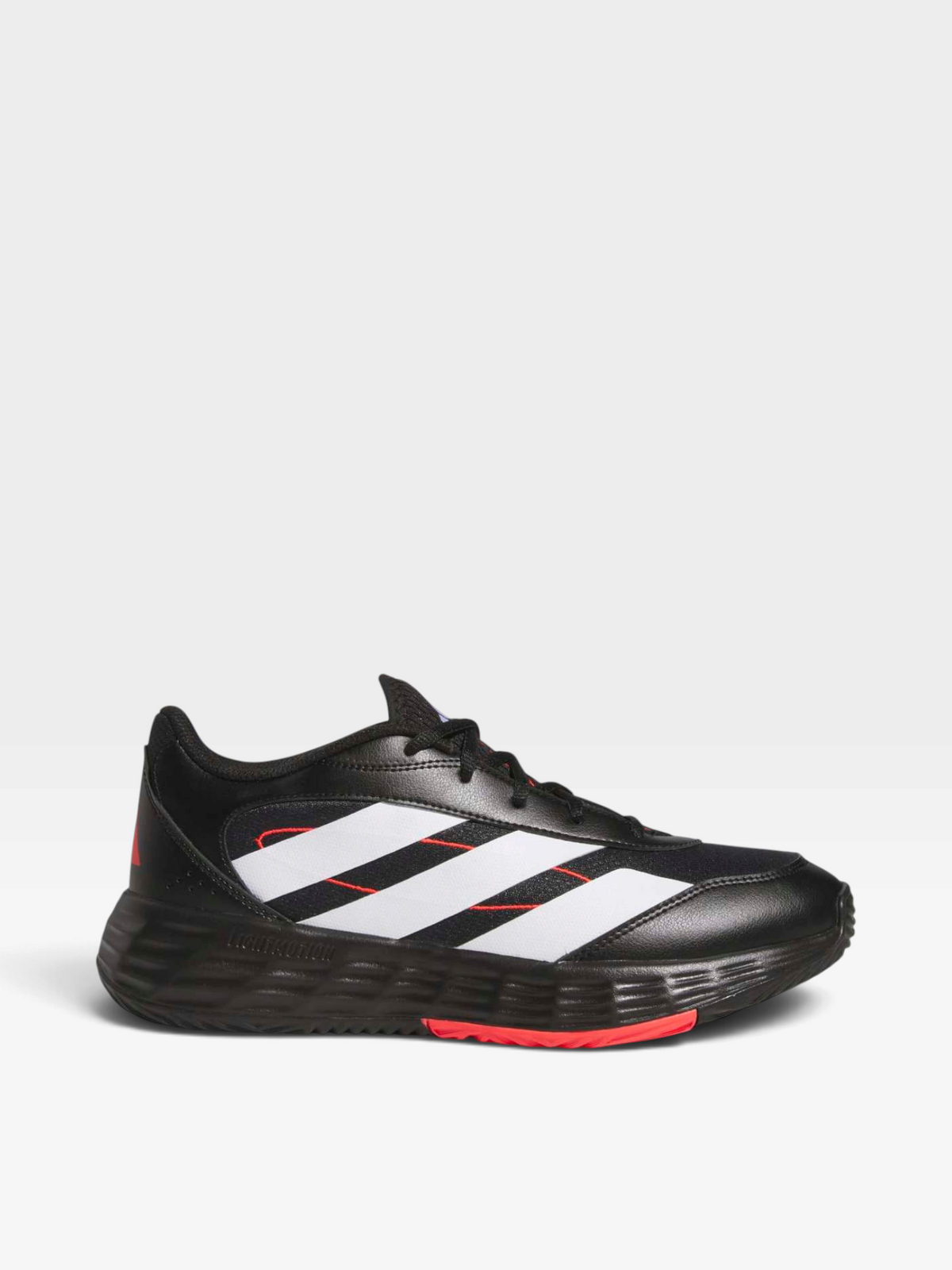 Tenis de running Adidas Gamechaser negros con franjas blancas y detalles rojos, disponibles en oklahoma