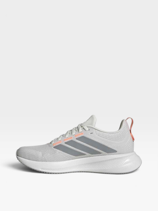 Tenis de running Adidas RunBlaze para mujer en color gris claro con detalles en coral, diseño ligero y transpirable