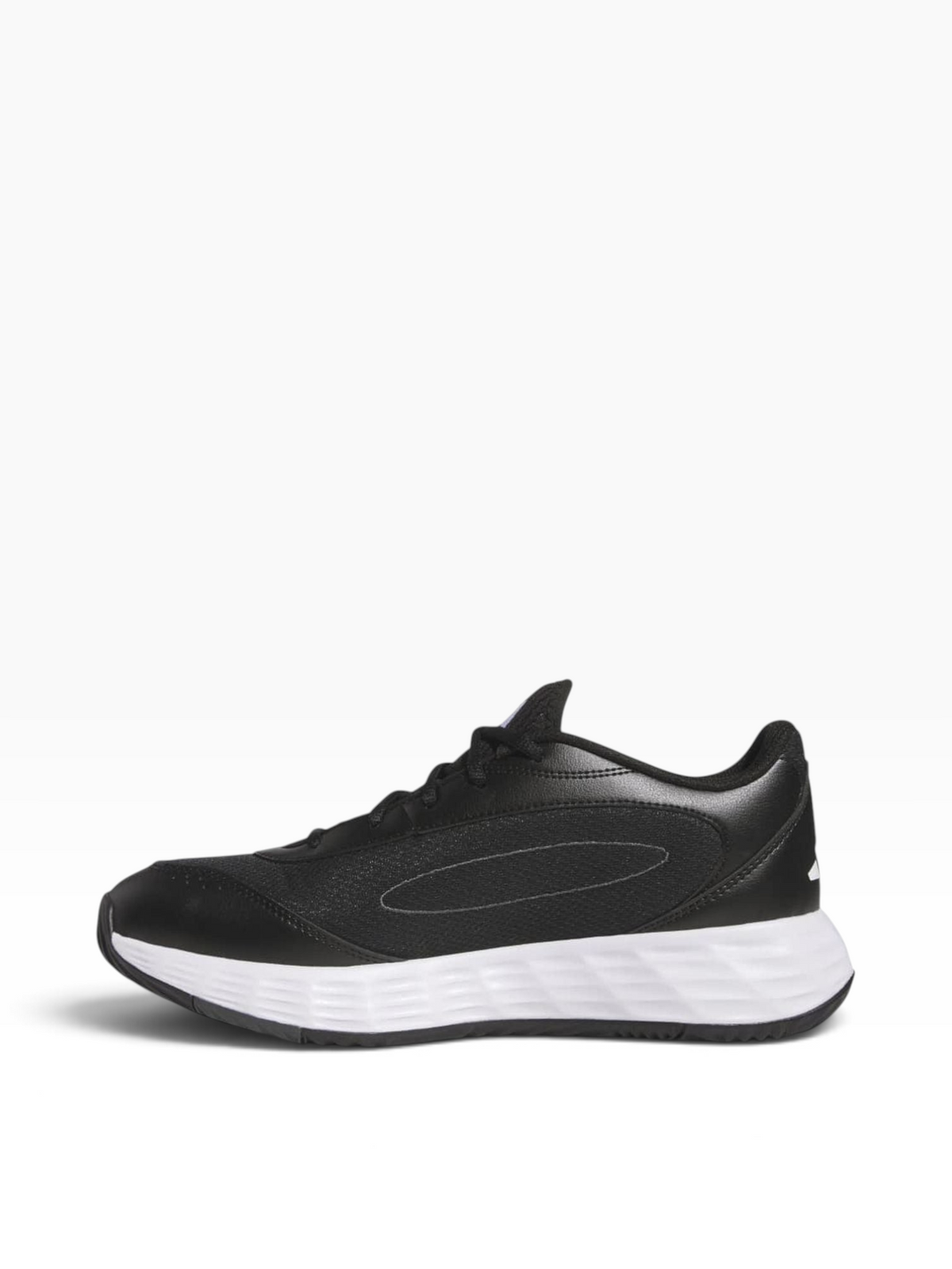 Zapatilla de hombre oklahoma Adidas Gamechaser en color negro con suela blanca y diseño deportivo de malla