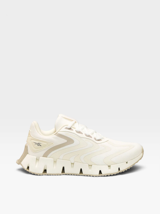 Tenis Reebok Lifestyle para mujer en color crema con diseño urbano y suela con tracción, disponibles en oklahoma