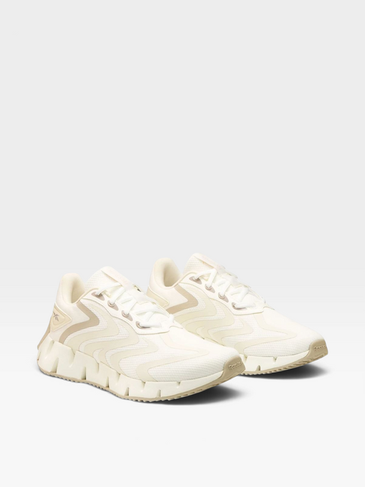 Tenis Reebok Lifestyle para mujer en color crema con diseño urbano y suela con tracción, disponibles en oklahoma.