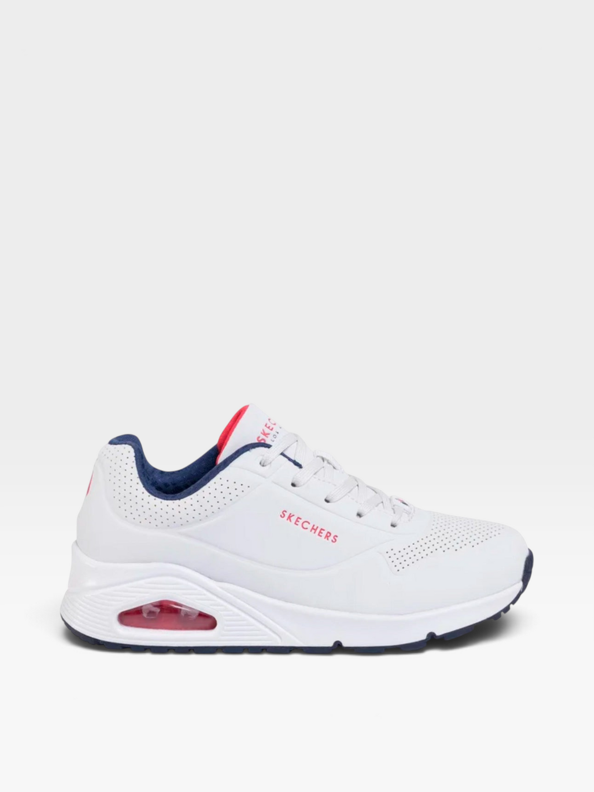 Tenis oklahoma Skechers Uno blancos con detalles en azul y rojo, cuero sintético perforado y cámara de aire visible.