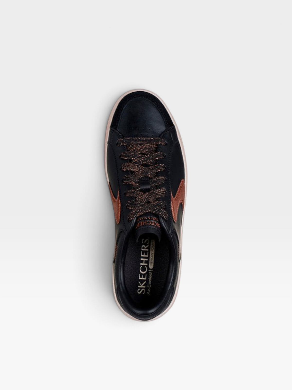 Tenis Skechers oklahoma para mujer en color negro y marrón con plantilla Memory Foam y diseño outdoor