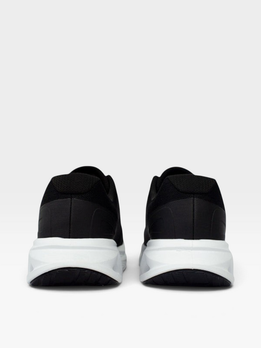 Vista trasera de tenis oklahoma Skechers Go Walk negros con suela blanca acolchada para hombre