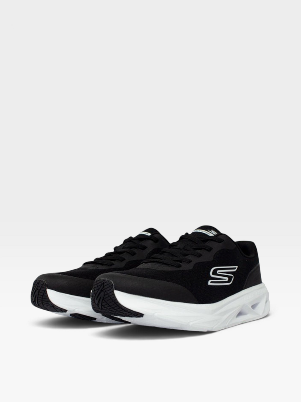 Tenis Skechers Go Walk para hombre en color negro con suela blanca, disponibles en oklahoma