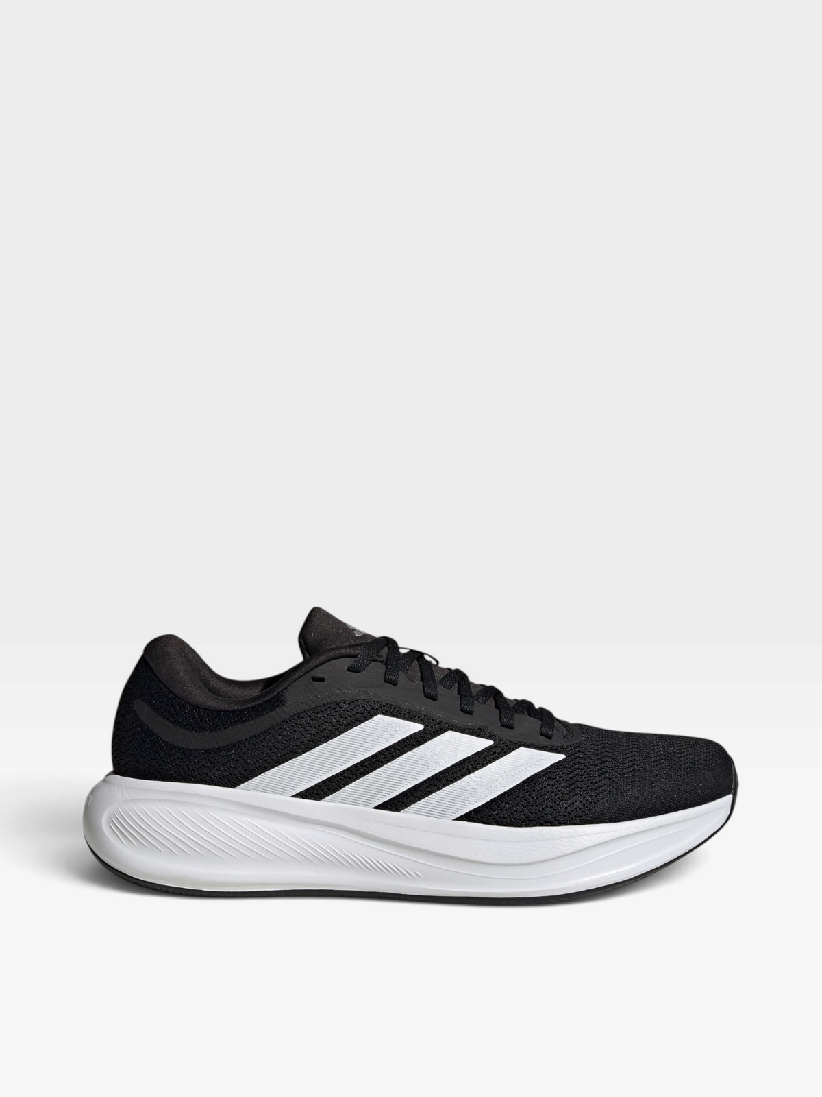 Zapatillas de running oklahoma Response Runner 2 en color negro con las tres bandas blancas laterales