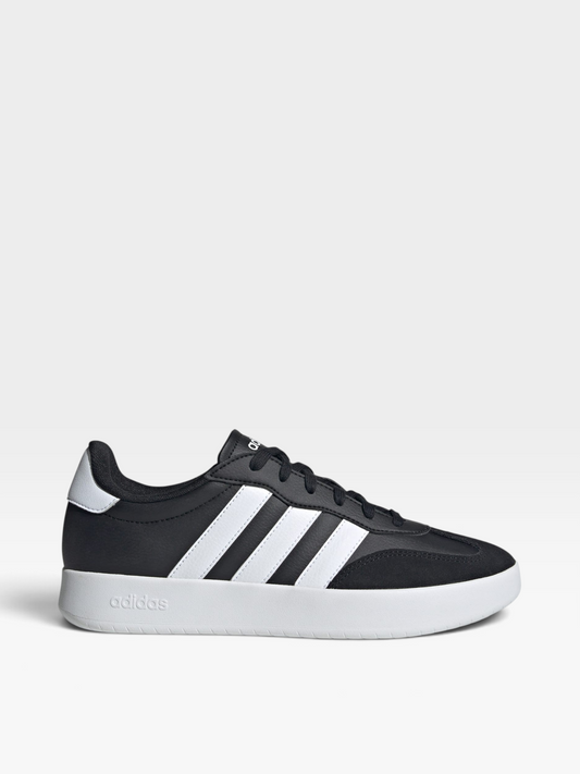 Tenis Adidas Barreda para hombre de oklahoma en color negro con detalles blancos y puntera en T clásica