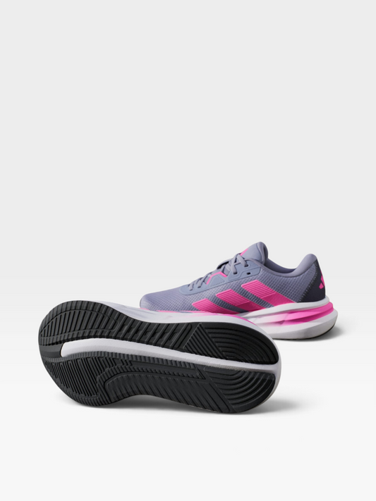 Tenis de running oklahoma Adidas Galaxy 7 para mujer en color gris con detalles en fucsia y suela de amortiguación